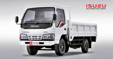 Isuzu ELF  NMR Truk  Solo Raya Kredit Murah DP Rp 50 